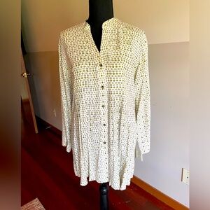 Women’s Pleated Blouse Large. NWT
